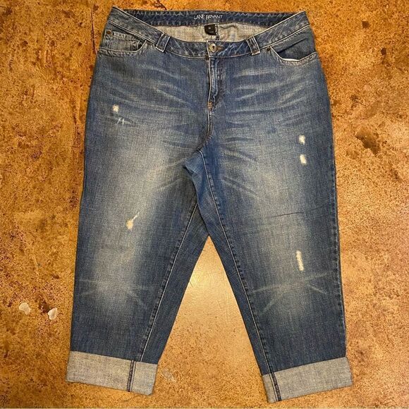 Lane Bryant medium wash distressed rolled cuff Crop Capri Jeans - Picture 1 of 8
